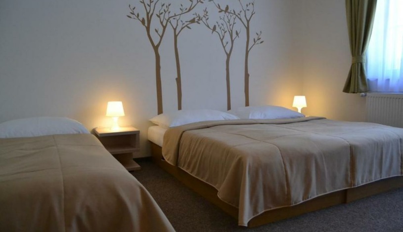 Wellness hotel Sauna Malá Morávka - Dvoulůžkový pokoj Klasik s přistýlkami, Třílůžkový pokoj Klasik s přistýlkami